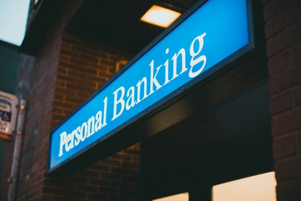jonathan-cooper-0O2Pp6-mOkY-unsplash open banking api